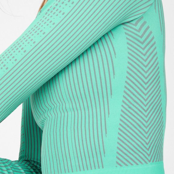 Fabletics Whitney Seamless Crop Long-Sleeve Top Small Bermuda Sea/Teal New NWT - Picture 4 of 7